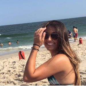 Meet your Posher, Nicole